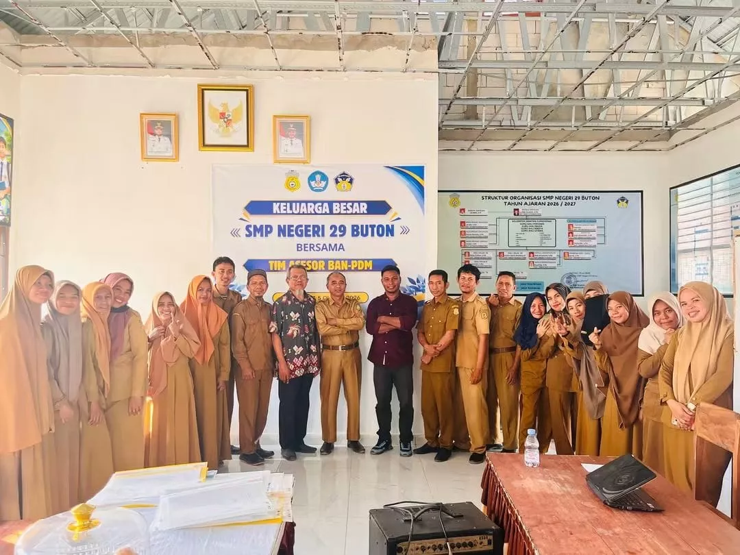 KUNJUNGAN ASESOR AKREDITAS DI SMP NEGERI 29 BUTON