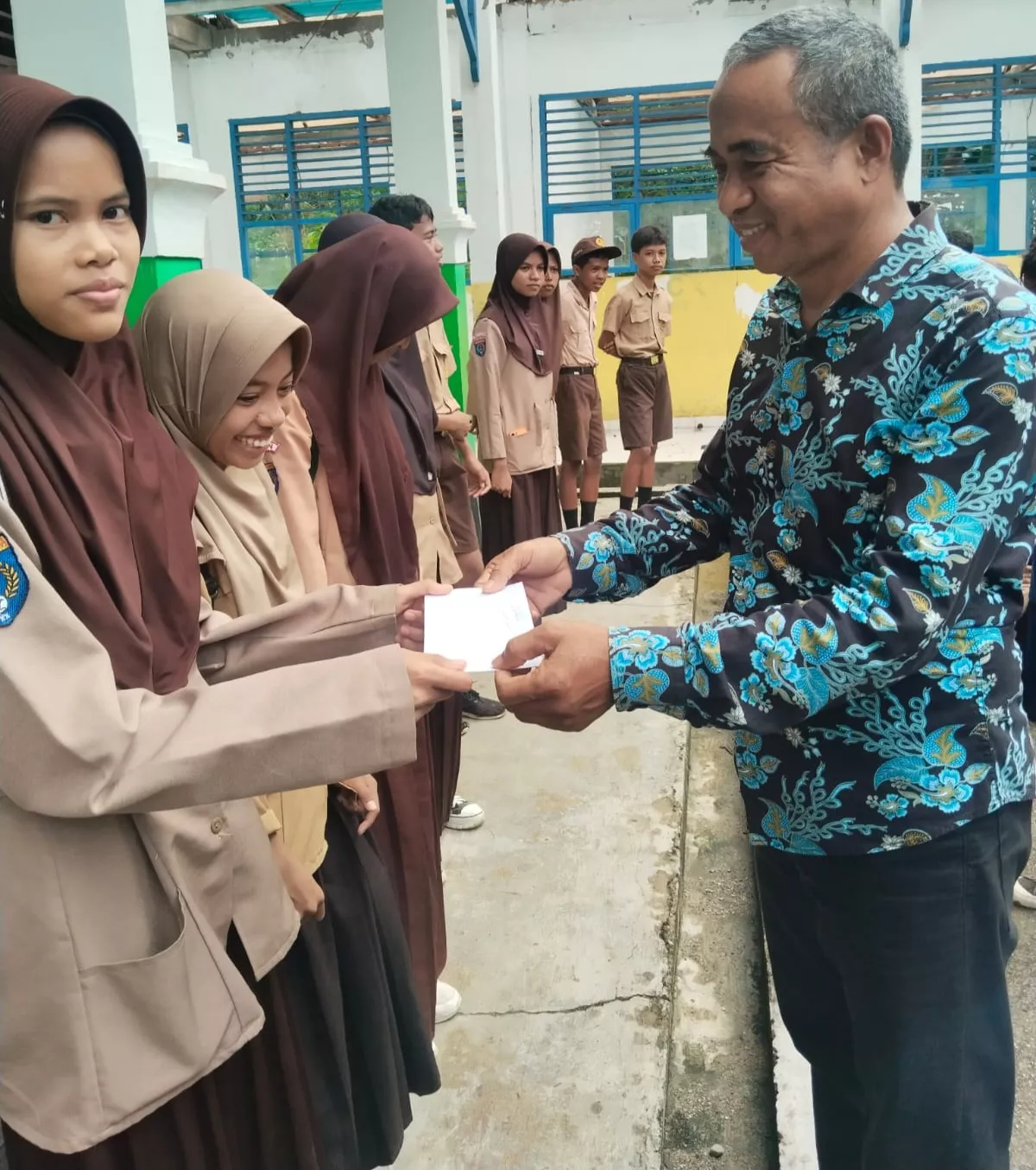 Penyerahan Raport Semester Genap tahun ajaran 2025/2026